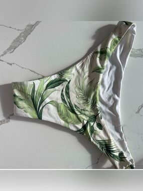Byron bottoms size m